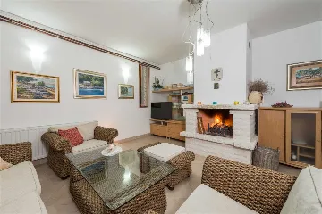 Villa with Pool in Šibenik for Up to 20 Guests