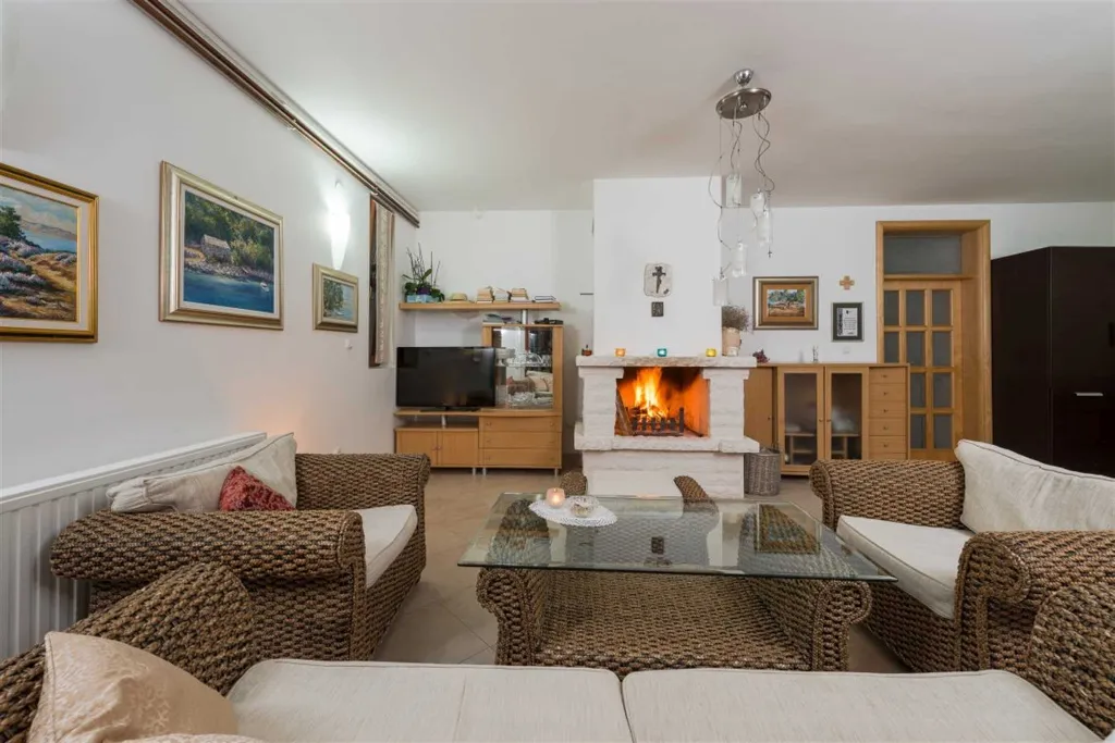 Villa with Pool in Šibenik for Up to 20 Guests