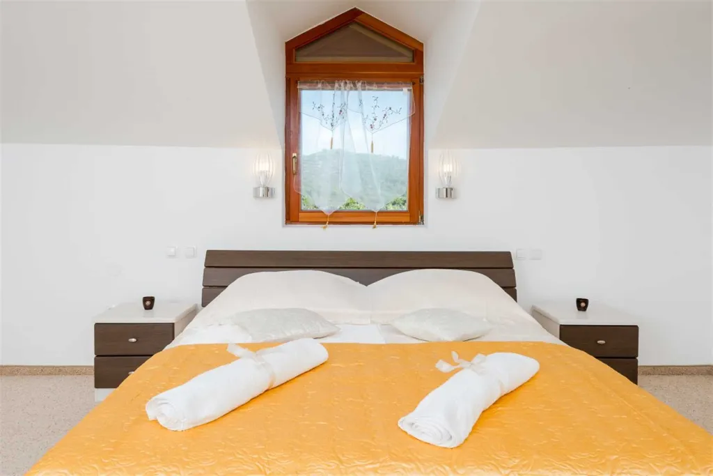 Villa with Pool in Šibenik for Up to 20 Guests
