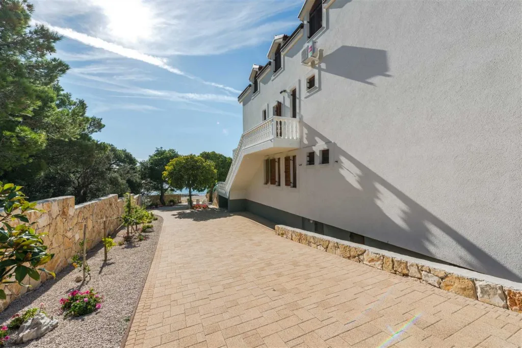 Villa with Pool in Šibenik for Up to 20 Guests