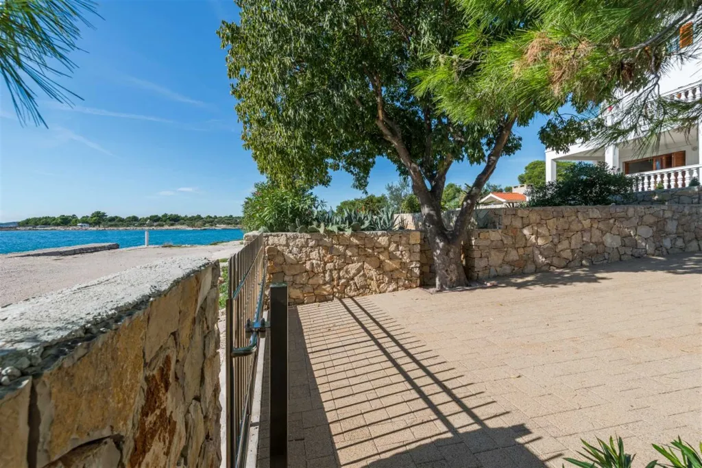Villa with Pool in Šibenik for Up to 20 Guests