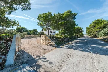 Villa with Pool in Šibenik for Up to 20 Guests