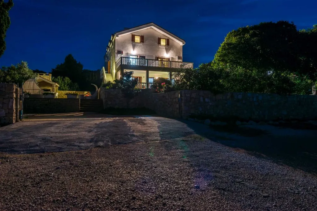 Villa with Pool in Šibenik for Up to 20 Guests