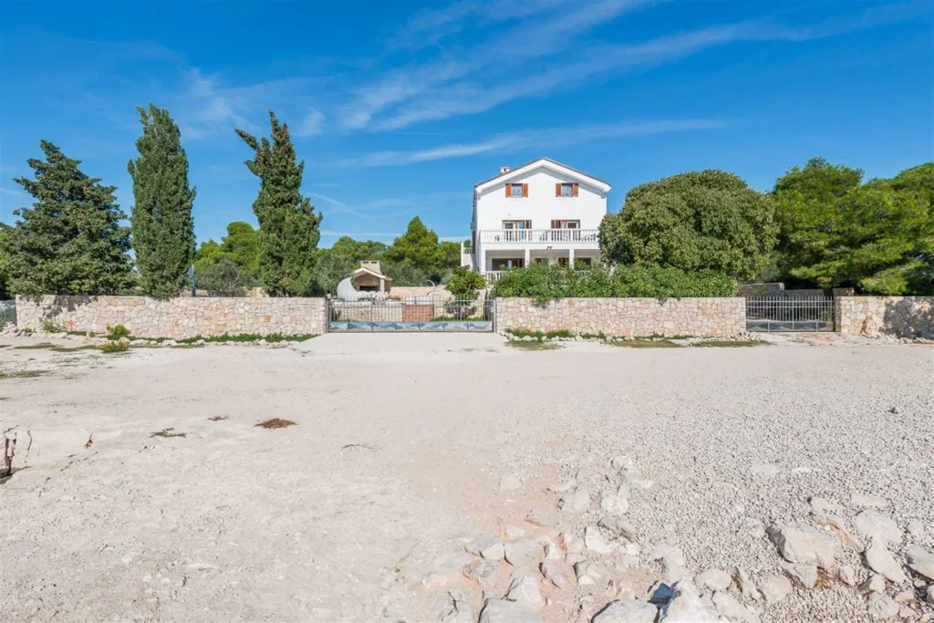Villa with Pool in Šibenik for Up to 20 Guests