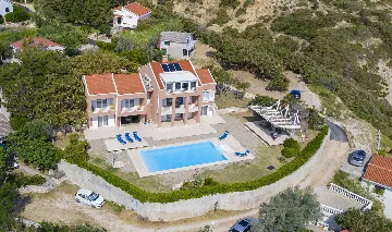 5-Bedroom Villa in Pag with Pool and Jacuzzi