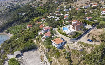 5-Bedroom Villa in Pag with Pool and Jacuzzi