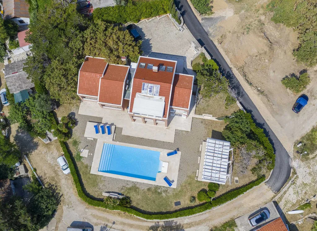 5-Bedroom Villa in Pag with Pool and Jacuzzi