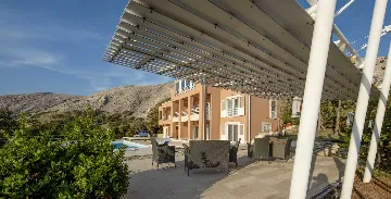 5-Bedroom Villa in Pag with Pool and Jacuzzi