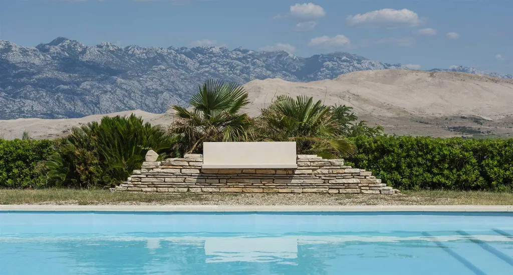 5-Bedroom Villa in Pag with Pool and Jacuzzi