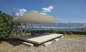 5-Bedroom Villa in Pag with Pool and Jacuzzi