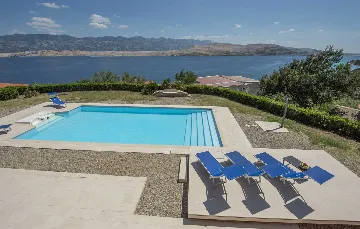 5-Bedroom Villa in Pag with Pool and Jacuzzi