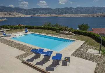 5-Bedroom Villa in Pag with Pool and Jacuzzi