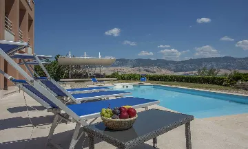 5-Bedroom Villa in Pag with Pool and Jacuzzi