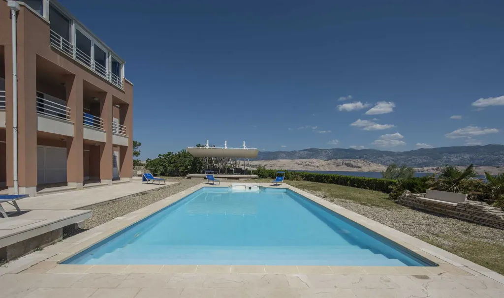 5-Bedroom Villa in Pag with Pool and Jacuzzi