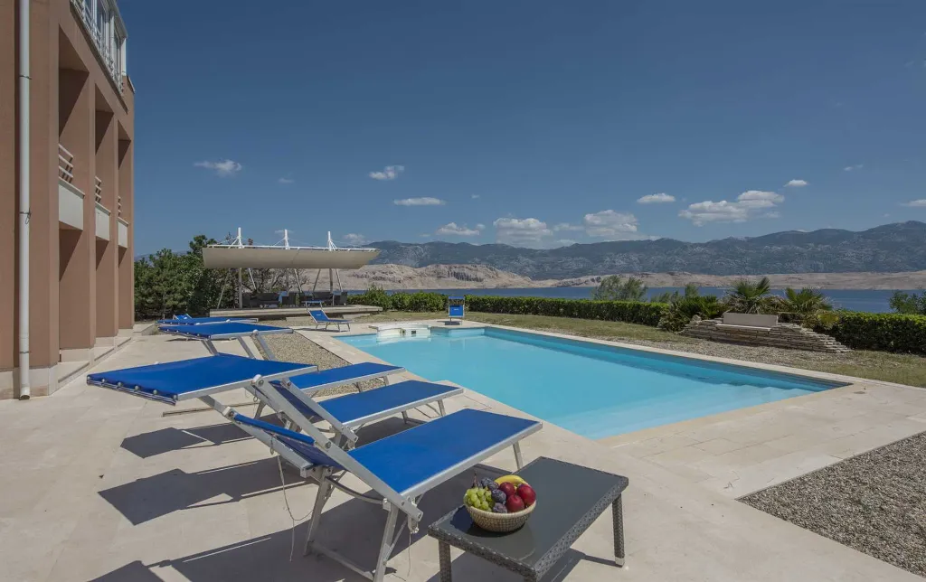 5-Bedroom Villa in Pag with Pool and Jacuzzi