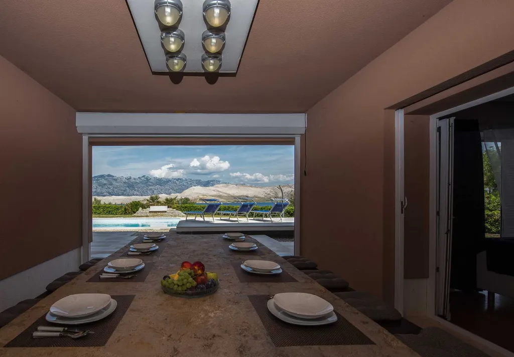 5-Bedroom Villa in Pag with Pool and Jacuzzi