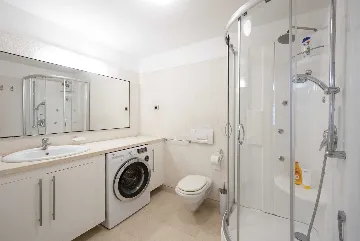 5-Bedroom Villa in Pag with Pool and Jacuzzi