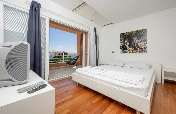 5-Bedroom Villa in Pag with Pool and Jacuzzi