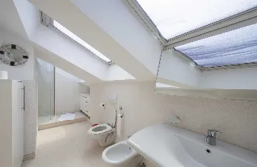 5-Bedroom Villa in Pag with Pool and Jacuzzi