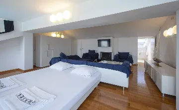 5-Bedroom Villa in Pag with Pool and Jacuzzi