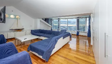 5-Bedroom Villa in Pag with Pool and Jacuzzi