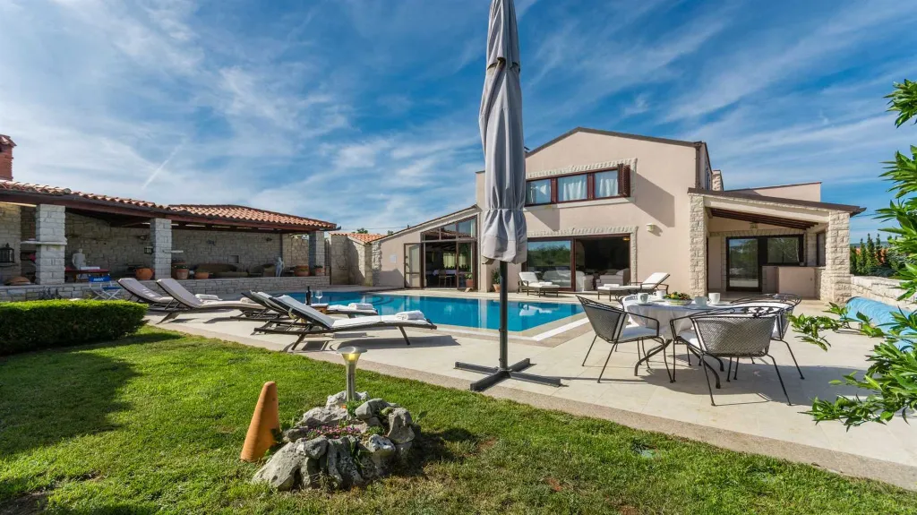 Rakalj 4-Bedroom Villa with Heated Pool (Up to 8)