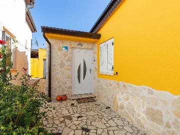 Garden Whirlpool Apartment for up to 4 in Nova Vas