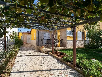 Garden Whirlpool Apartment for up to 4 in Nova Vas