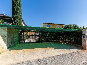 Garden Whirlpool Apartment for up to 4 in Nova Vas