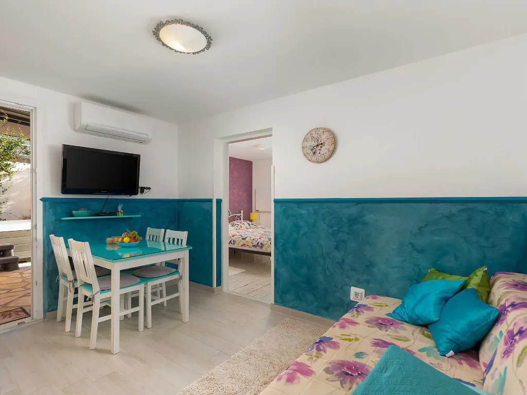 Garden Whirlpool Apartment for up to 4 in Nova Vas
