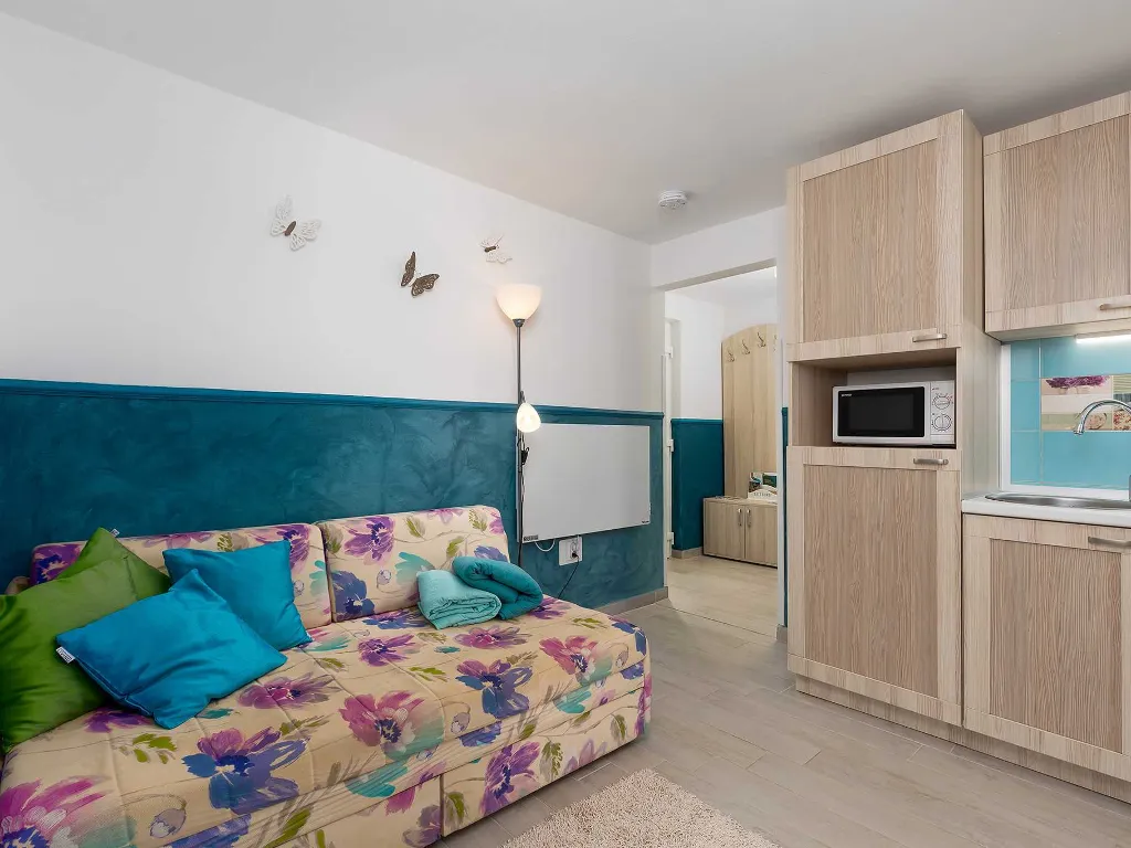 Garden Whirlpool Apartment for up to 4 in Nova Vas