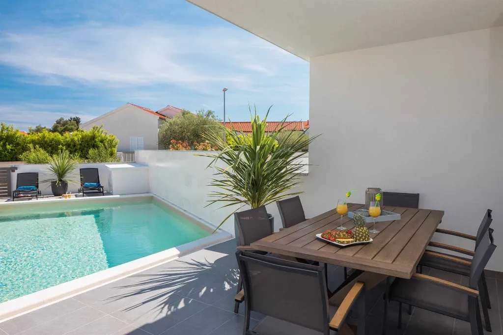 4-Bedroom Villa in Jadrija, Šibenik for 7 Guests