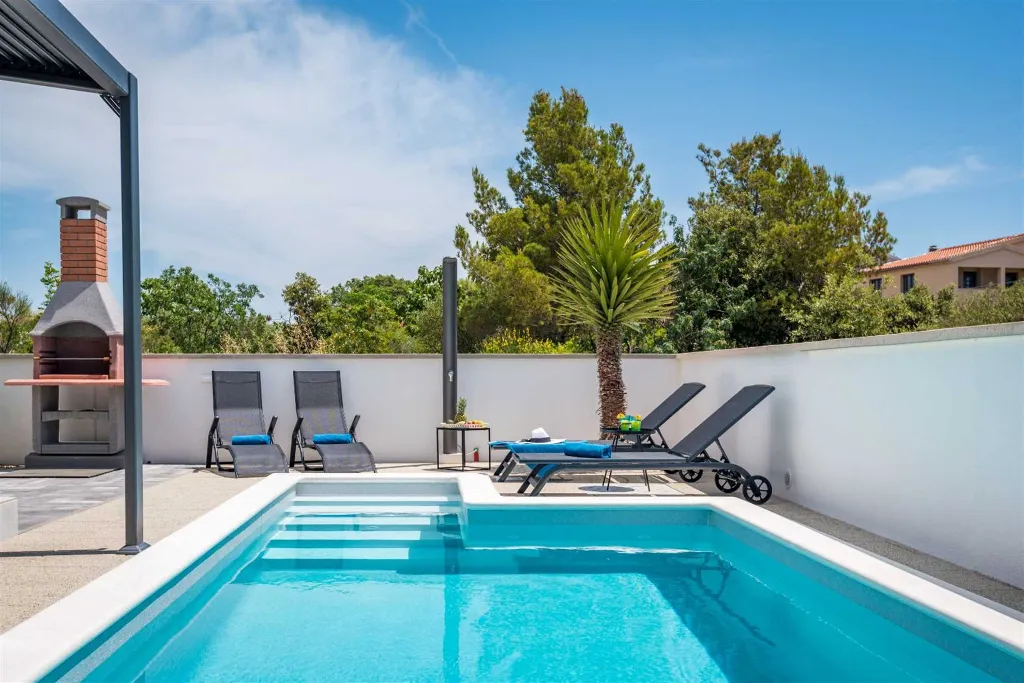 Villa with Private Pool in Šibenik (Sleeps 6)
