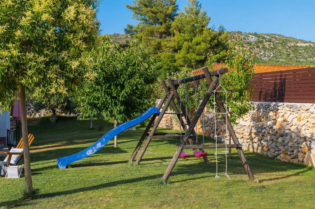 5-Bedroom Villa with Swimming Pool in Šibenik
