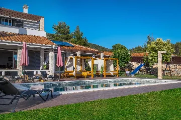 5-Bedroom Villa with Swimming Pool in Šibenik