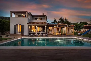 5-Bedroom Villa with Swimming Pool in Šibenik