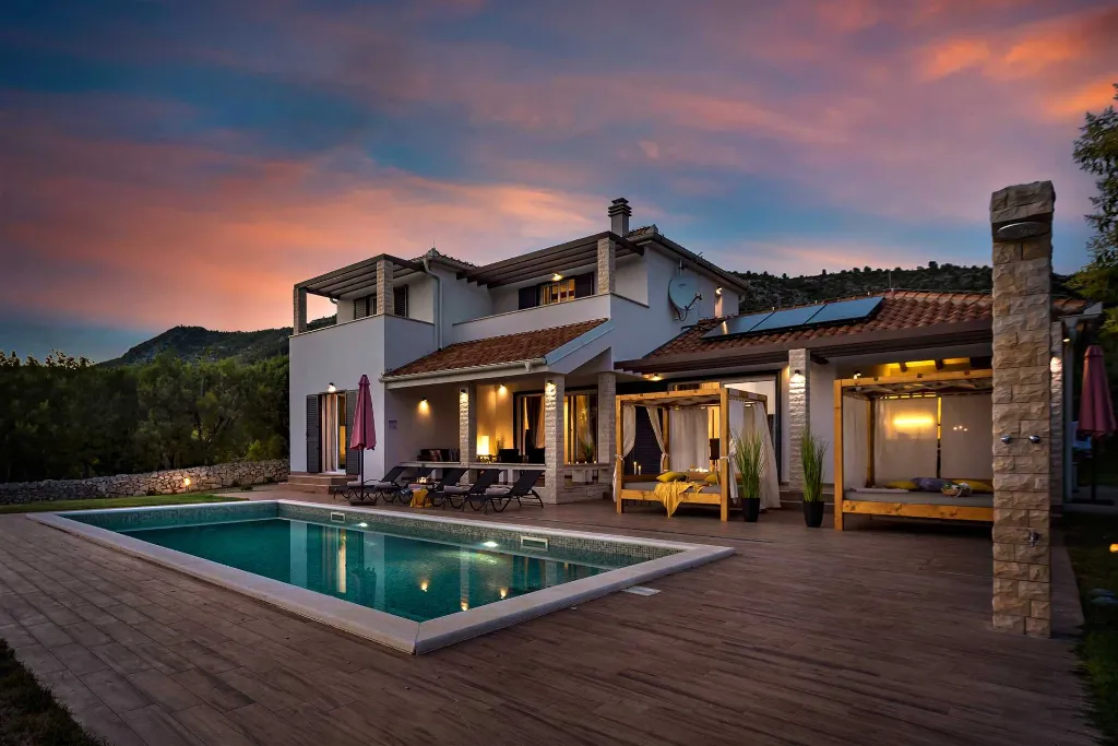 5-Bedroom Villa with Swimming Pool in Šibenik