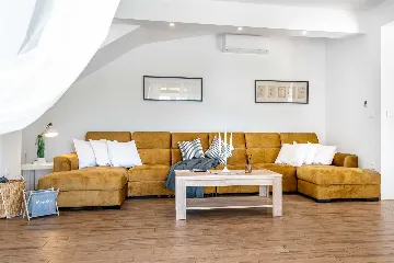 5-Bedroom Villa with Swimming Pool in Šibenik