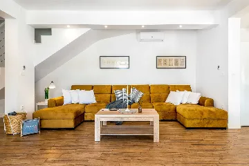 5-Bedroom Villa with Swimming Pool in Šibenik