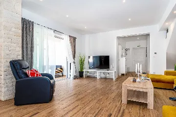 5-Bedroom Villa with Swimming Pool in Šibenik