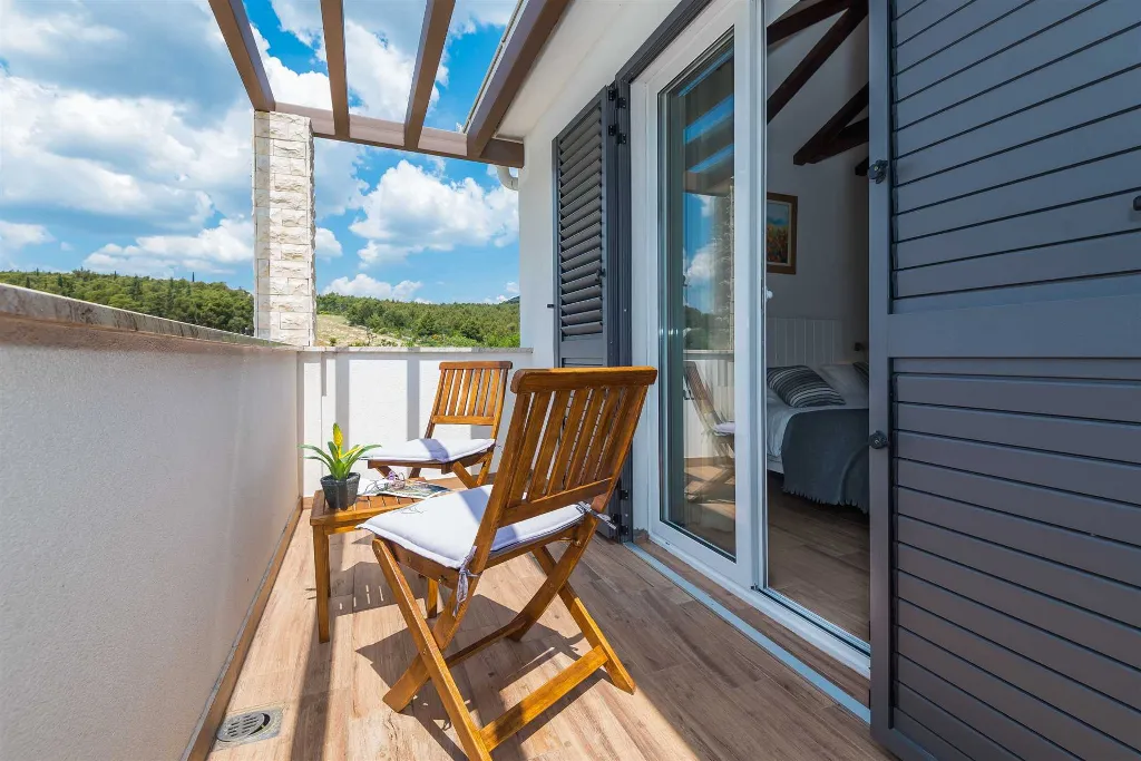 5-Bedroom Villa with Swimming Pool in Šibenik