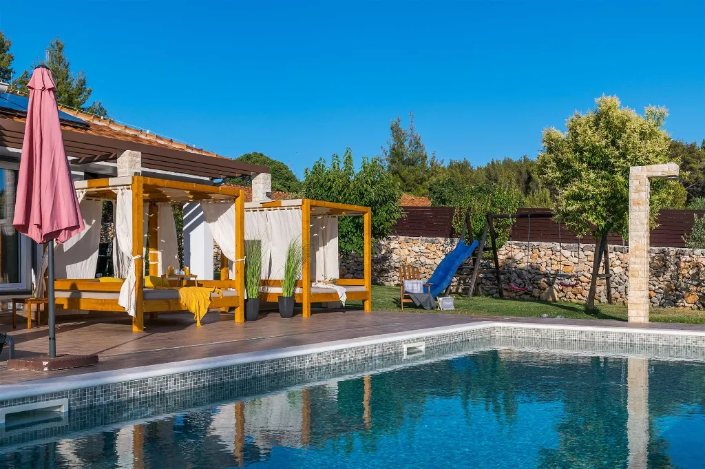 5-Bedroom Villa with Swimming Pool in Šibenik