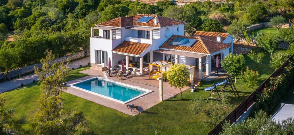 5-Bedroom Villa with Swimming Pool in Šibenik