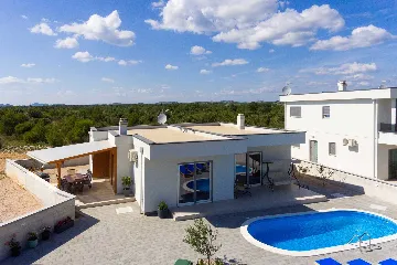 4-Bedroom Villa in Šibenik with Swimming Pool