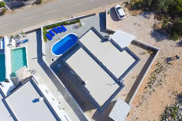 4-Bedroom Villa in Šibenik with Swimming Pool