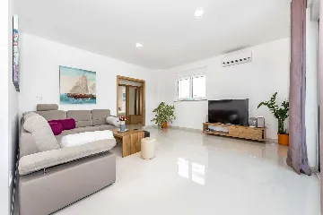 4-Bedroom Villa in Šibenik with Swimming Pool