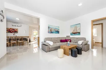 4-Bedroom Villa in Šibenik with Swimming Pool