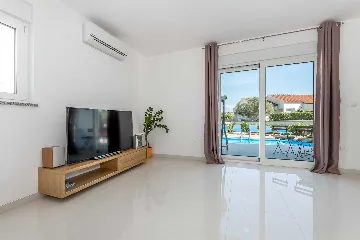 4-Bedroom Villa in Šibenik with Swimming Pool
