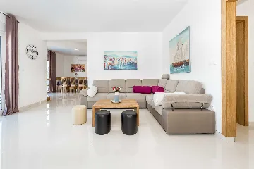 4-Bedroom Villa in Šibenik with Swimming Pool