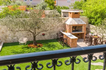 Modern Villa with Pool for 9 Guests in Šibenik